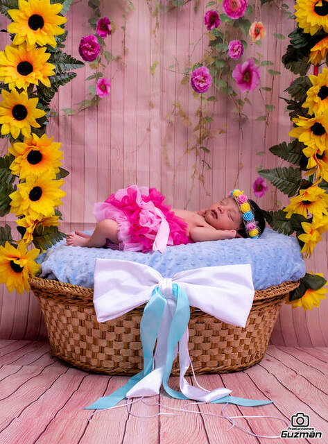 Primer plano dormida con corona floral — Producciones Guzmán SV