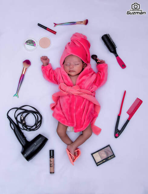 Composición creativa con bebé dormida — Producciones Guzmán SV