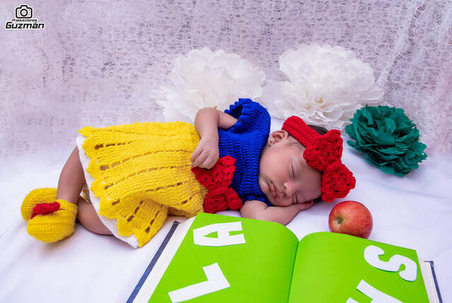 Primer plano tierno con manzana decorativa — Producciones Guzmán SV