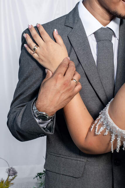 Detalle de anillos de boda — Producciones Guzmán SV