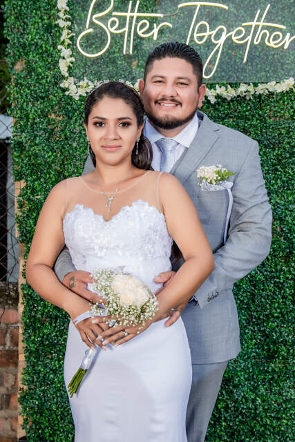 Retrato formal de la pareja — Producciones Guzmán SV