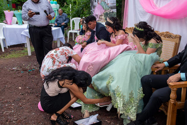 Ceremonia de cambio de zapatillas — Producciones Guzmán SV