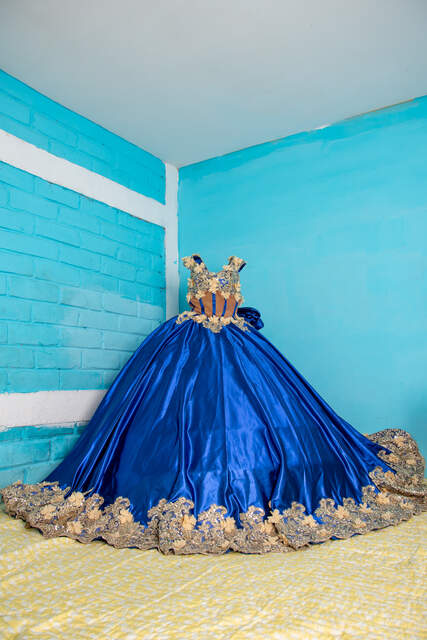 Retrato elegante de la quinceañera — Producciones Guzmán SV