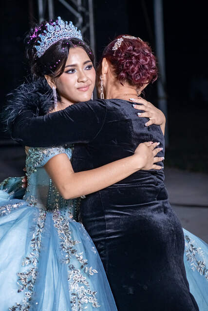 Corte de honor en la fiesta — Producciones Guzmán SV