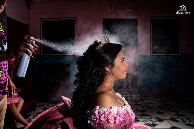 Peinado y laca antes de fiesta — Producciones Guzmán SV