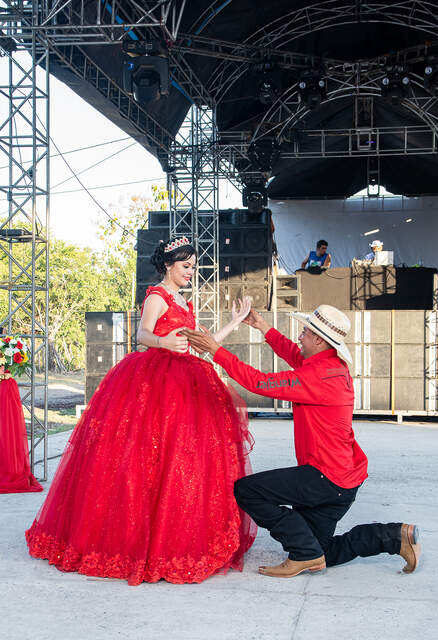 Vals romántico junto a su padre — Producciones Guzmán SV
