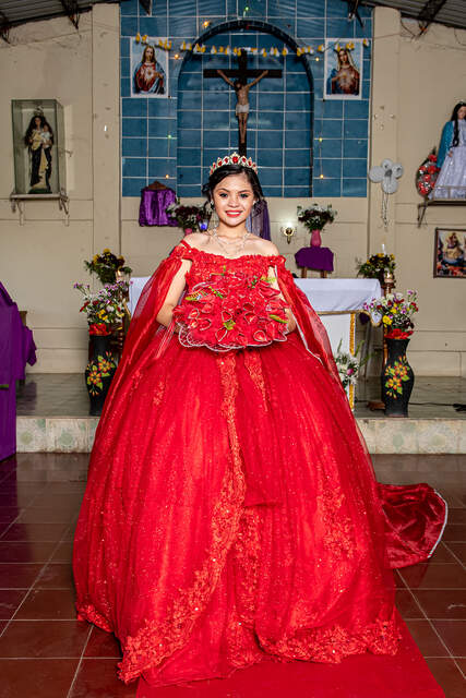 Vista completa frente al altar — Producciones Guzmán SV