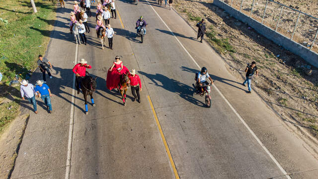 Vista aérea de la cabalgata — Producciones Guzmán SV