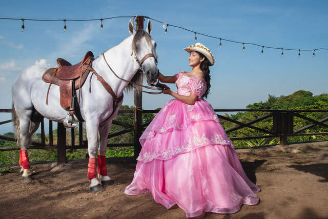 Túnel de los Besos, sombrero al aire — Producciones Guzmán SV
