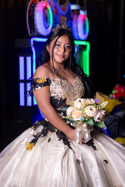 Fiesta nocturna con luces de neón — Producciones Guzmán SV
